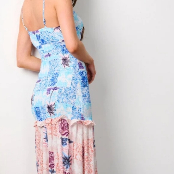 WOMEN'S SLEEVELESS V-NECK SMOCK FLORAL MAXI DRESS - Picture 1 of 12